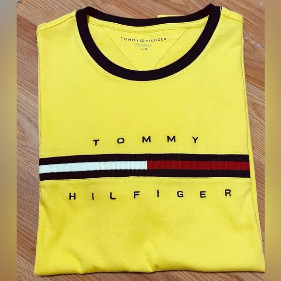 EUC Men’s Size Large Tommy Hilfiger Signature Logo Embroidered Tee Vivid Yellow - Picture 3 of 12